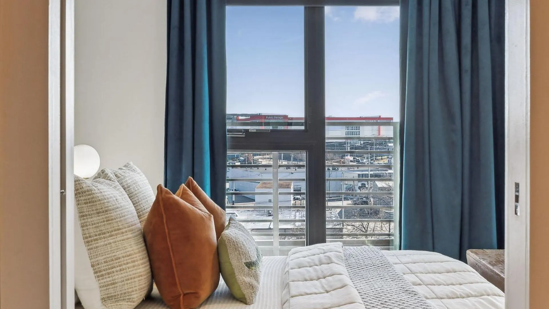 Holiday home Pie Town Emporium Downtown Views Heated Pool Gym Parking Villa Nashville