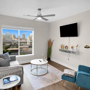 Apartment Palatial Abode With Downtown View & Free Parking, Nashville